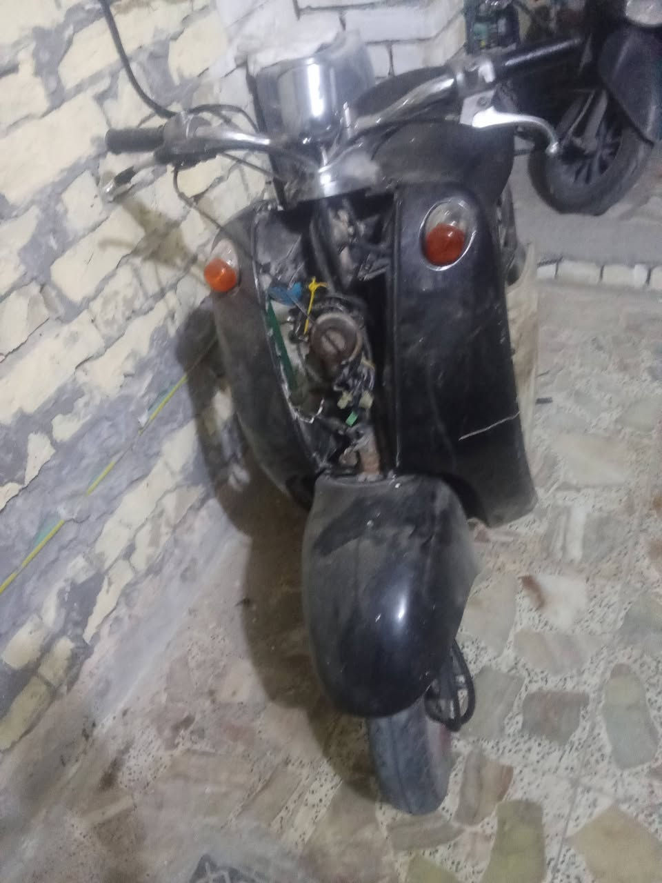 دراجه عبد الحليم  تشتغل بس تكطع نار ((كابريته جديده تجفيت جديد سعرها60 وبيها مجال واتساب ‏‪0777 879 9171‬‏
