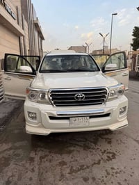 لاندكرورز 2014 كفاله من الضربه والصبغ   ممشى قليل  تخم تاير  صدر جديد ...