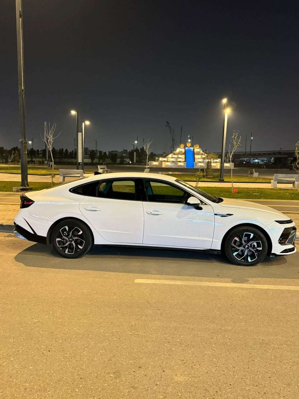 هونداي سوناتا ٢٠٢٤ فول عدا البانوراما حادثها موجود بالصور تبديل دعامية اصلية نفس اللون والبنيد pdr صار بي تكحيل وتغلف ppf السيارة مكفولة من الصبغ بدون شواصي بدون لغود بدون ايرباكات معروفة مواصفاتها رادارات ٣٦٠ درجة كامرة خلفية دوارة  كشن سايق كهرباء تدفئة سعرها ٢٠٥ مجال قليل للاستفسار 
***********
