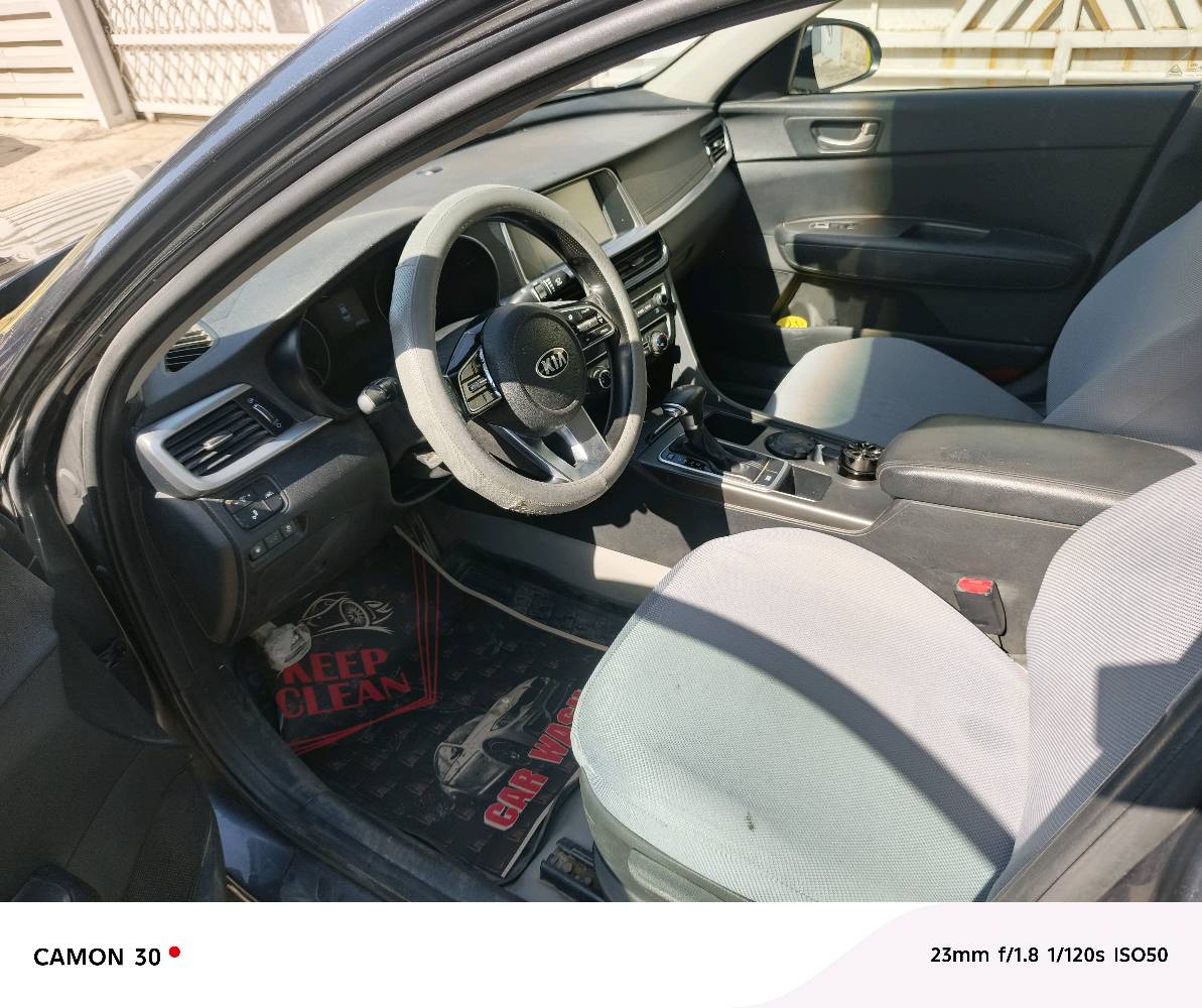 السيارة كيا أوبتيما بحالة جيدة جداً، لونها رمادي والموديل حديث. الداخلية نظيفة ومجهزة بمكيف بارد وجميع الكماليات تعمل بشكل ممتاز. 

السيارة مناسبة للعائلة أو الاستخدام اليومي وتوفر راحة وأمان عاليين. للمعاينة أو الاستفسار الرجاء الاتصال على الرقم الموجود أو إرسال رسالة.