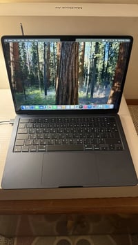 Macbook air M3 256 GB Hard 8 GB Ram 13.3 inch Battery 98% Cycle 70  شر...