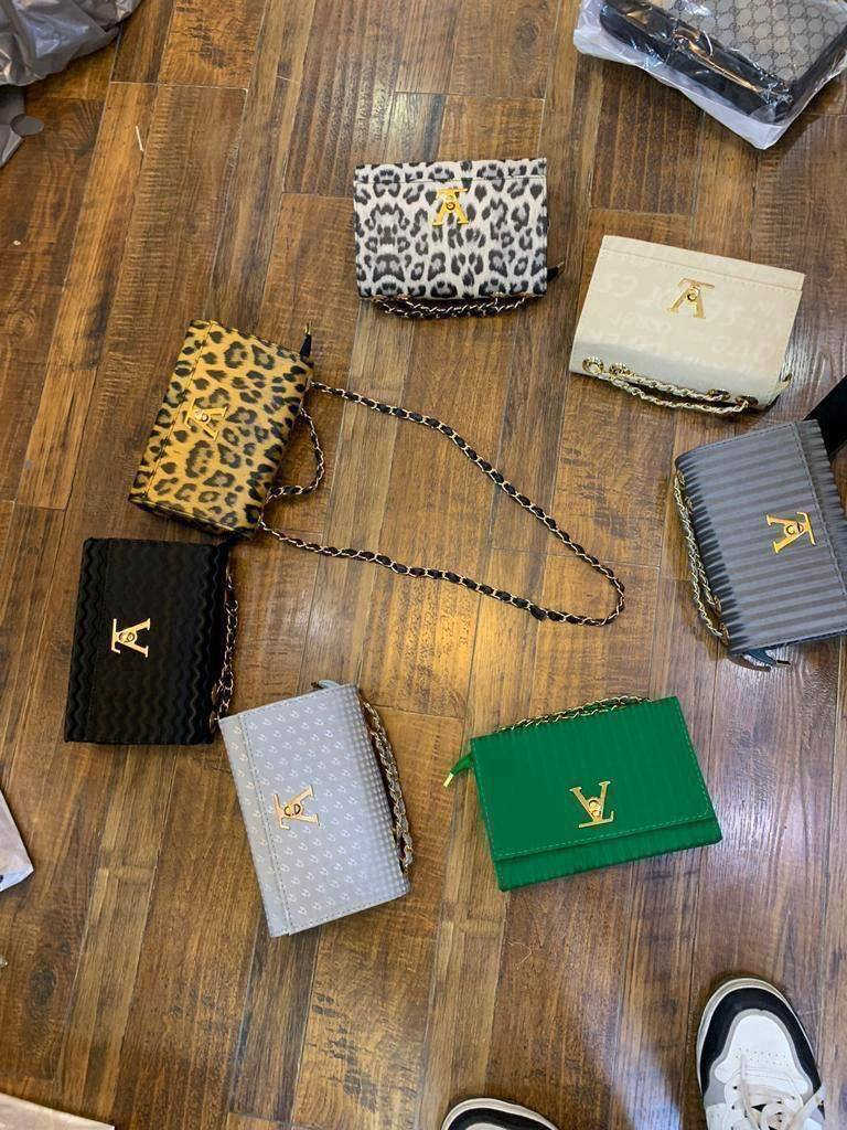 عروض العيد حقائب نسائية كوالتي عالي موديلات تجنن

ستايلات مناسبه للجميع حقائب للجامعة وطلعات العادية 

والأسعار مناسبه السعر القطعة بس 5,000

متوفر أيضا جمله والأسعار مناسبه الاصحاب جمله رجائن

التواصل معنا ع واتساب ***********

متوفر توصيل الجميع محافظات العراق بس 5,000
