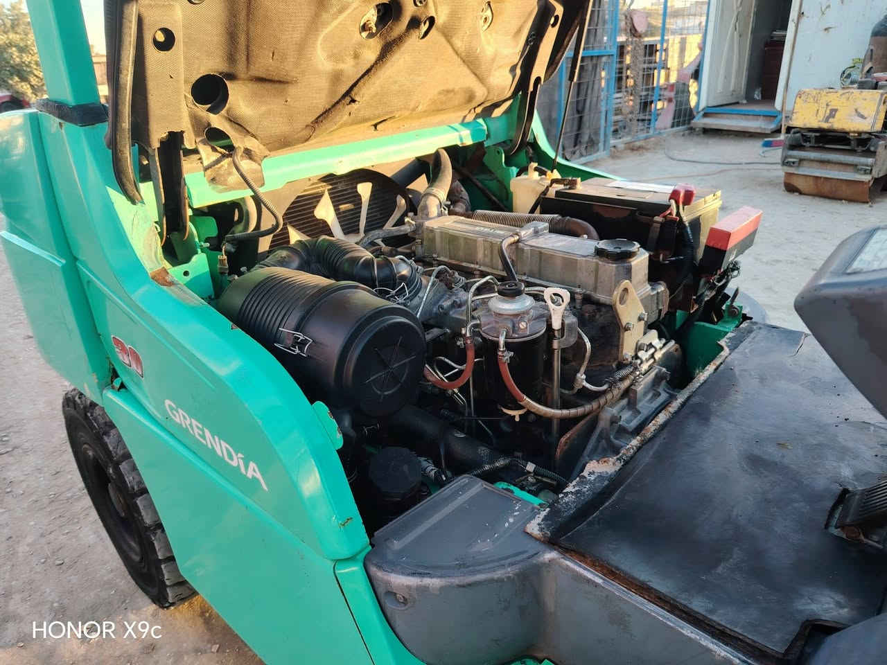 السلام عليكم للبيع رافعه شوكيه3طن 3حركات فول سيفتي دخول جديد لاصبغ ولاتعمير رقم اربيل محرك كاز مكان كربلاء
***********
***********
