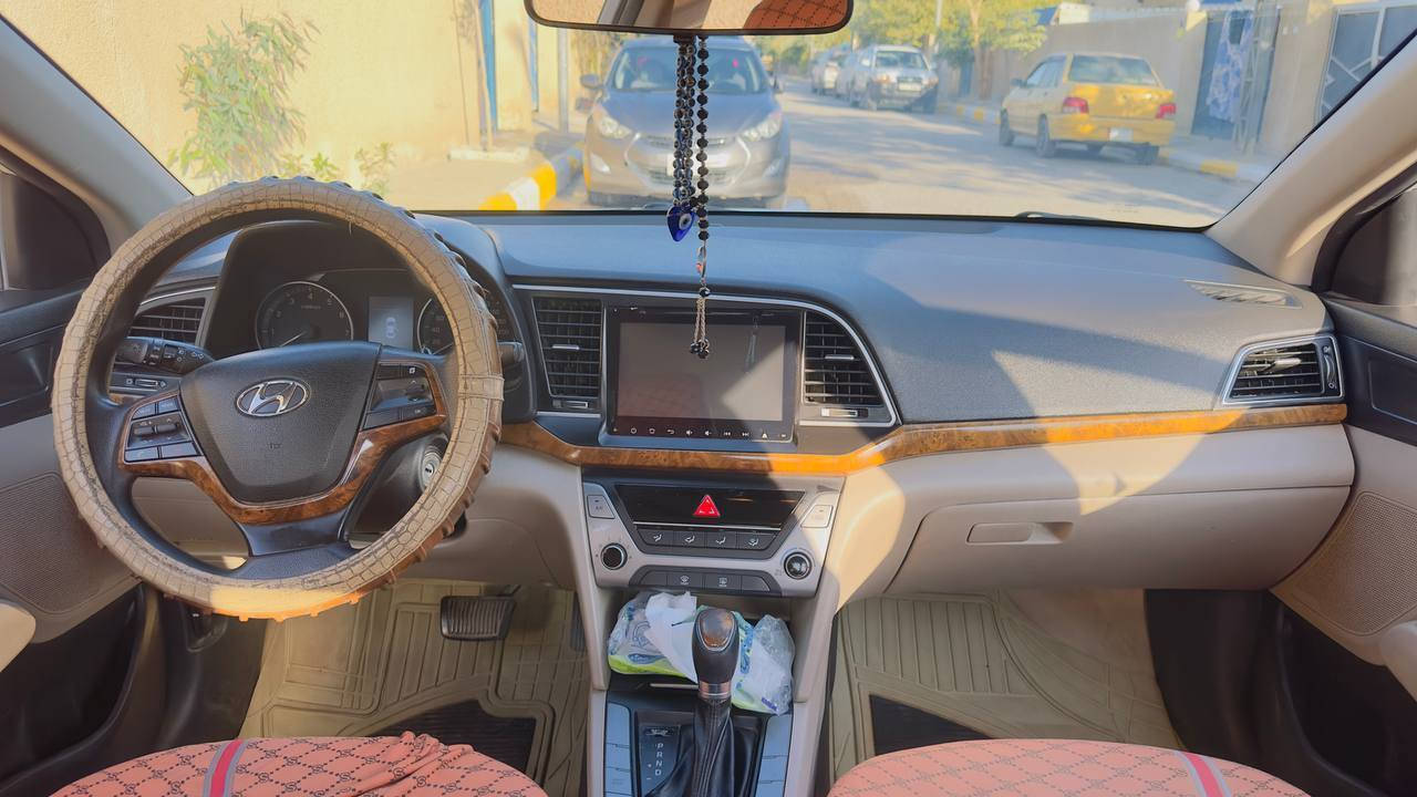 النترا ٢٠١٨
رقم كربلاء 
المواصفات 
شاشه
فتحه
كامره امامي خلفي
حساس خلفي
ويل كب كروس
محرك ٢٠٠٠
مع باقي المواصفات 
السعر١٦٥
***********
