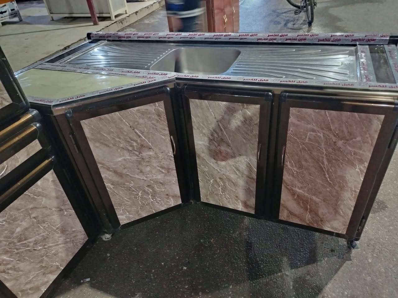 للبيع كونتر ارضى ملحق مترين نضيف شغل تقيل سنك زويه سعر ٢٧٠ بي مجال *********** اسيا *********** مكان رشيديه
