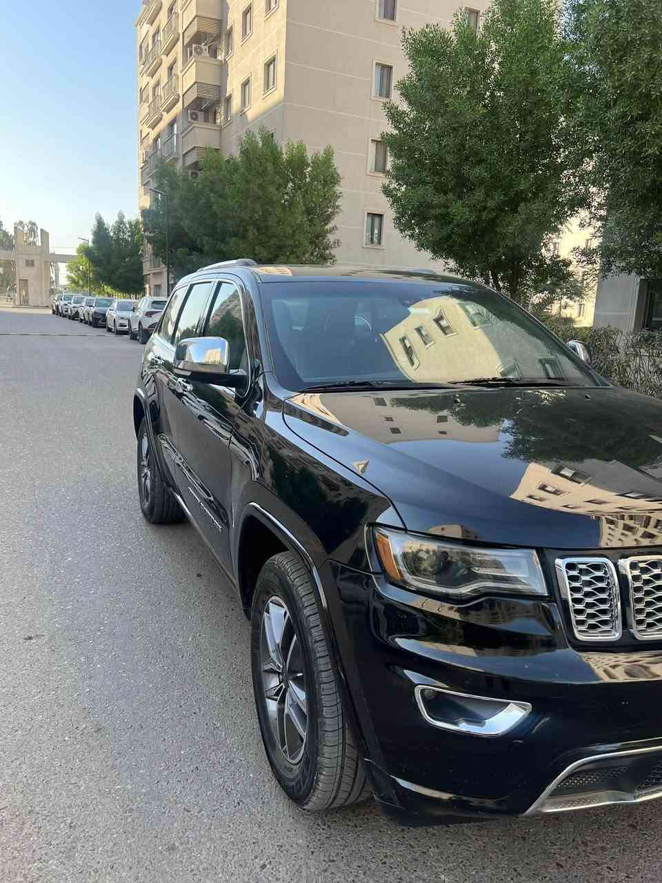 للبيع: جيب جراند شيروكي ليميتد 2020 امريكي
🖤الموديل: 2020 (وارد أمريكي).المحرك: 6 سلندر 3.6
الممشى: 70,000 ميل فقط 
اللون:
أسود  (خارجي وداخلي اسود).✨ 
أبرز المواصفات (فل كامل):بانوراما | شاشة كبيرة 8.4 بوصة (CarPlay & Android Auto).تشغيل عن بُعد | بصمة دخول وتشغيل ذكي.كراسي كهرباء (تدفئة وتبريد + ذاكرة خزن) |.كاميرا خلفية 
 حساسات وقوف | صندوق كهرباء
‏السعر 24000$ وبيها مجال
للتواصل ***********
