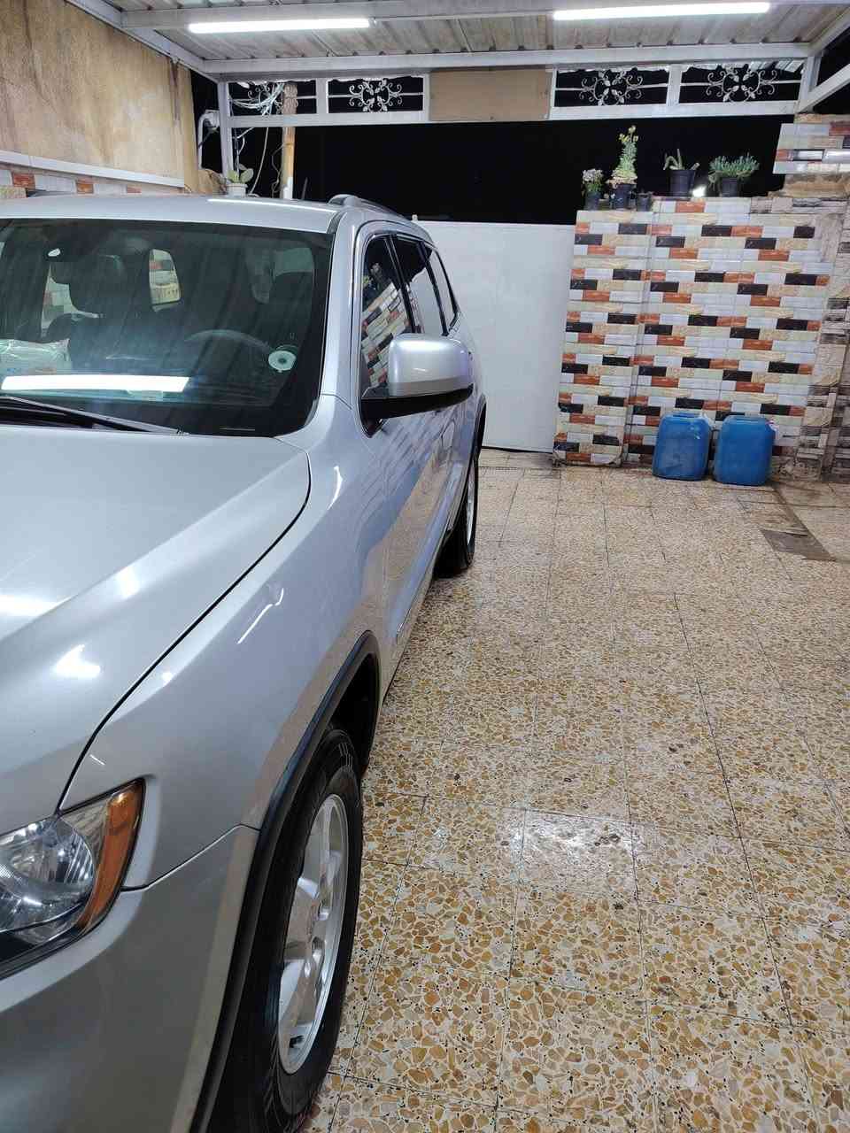 السلام عليكم جيب لاريدو 2011  كير مكينه خير من الله بيهه جاملغ وبنيد كهربائيات كلهه شغاله المكان بغداد السعر 140  رقم الهاتف ***********
