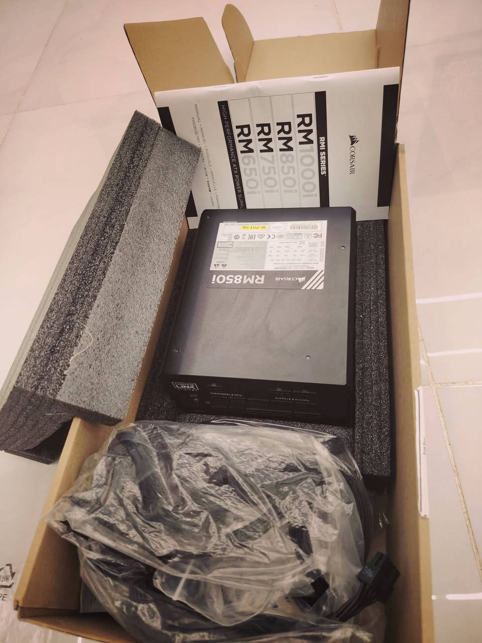 ​Corsair RM850i 850 Watt 80 PLUS Gold Certified Fully Modular Power Supply
الشركة المصنعة: Corsair (كورسير)
​الموديل: RM850i
​القوة: 850 واط (850W)
​شهادة الكفاءة: 80 PLUS Gold (توفير عالي للطاقة وكفاءة ممتازة)
​نوع الكيبلات: Fully Modular (بالكامل موديولار، يعني تكدر تفصل وتركب الكيبلات اللي تحتاجها فقط لترتيب الكيس)
​ميزة الـ i (Corsair Link): يدعم التوصيل بالكمبيوتر لمراقبة استهلاك الطاقة والتحكم بسرعة المروحة عبر البرنامج بشكل رقمي الرقمي (Digital Monitoring).
​المكثفات: مكثفات يابانية عالية الجودة (Japanese Capacitors) لتحمل درجات

للمهتم فقط اكتب تم واني ادخلك خاص او التواصل على الرقم وتساب او على الخط... ***********
