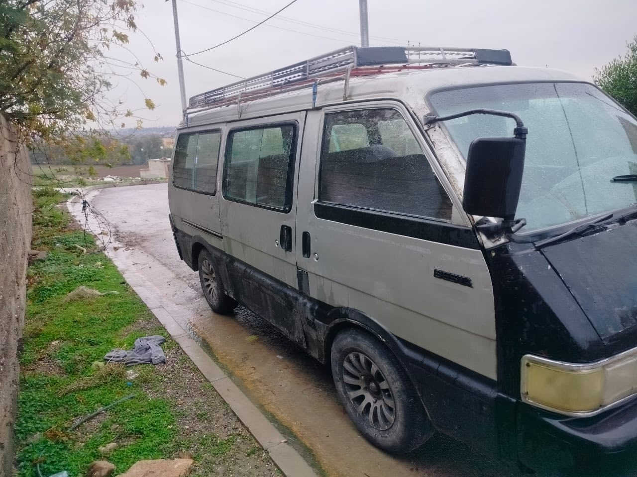 مكلف بل نشر
سلام عليكم اخوان كيا بستا لالبيع موديل 93راعيها موجود ومحرك وكير وكسن جديد وتاير ال وره جدد ولكدام نص عمر وغرامات صفر عليها هيئه بس السعر 20 ورقه وبيها مجال 
رقم صاحبها ‭0776 928 4322‬
