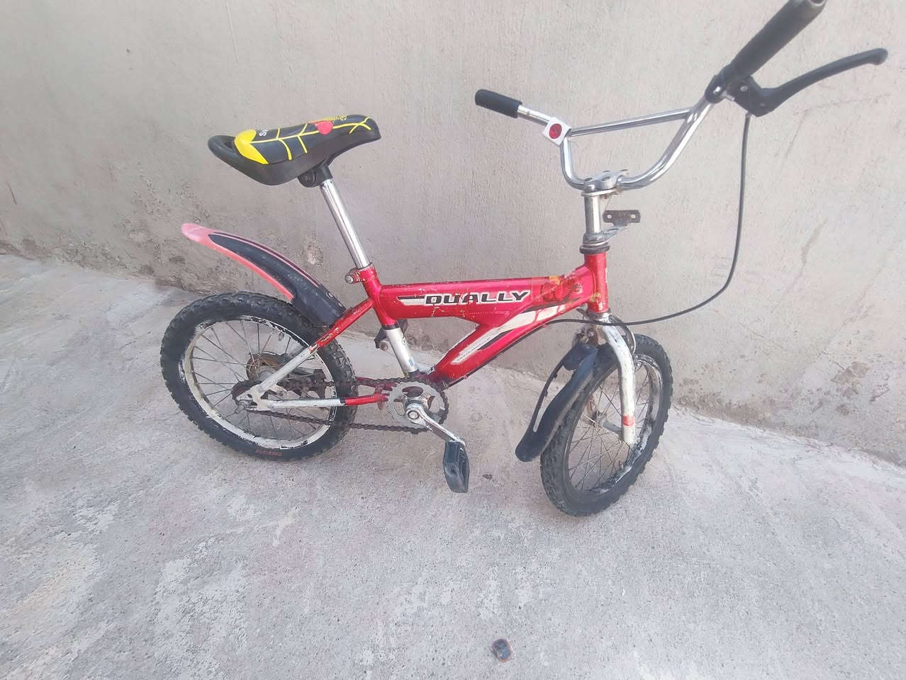 بايسكل باله
حجم 16
السعر 50 وبيها مجال 
للاستفيار ***********
