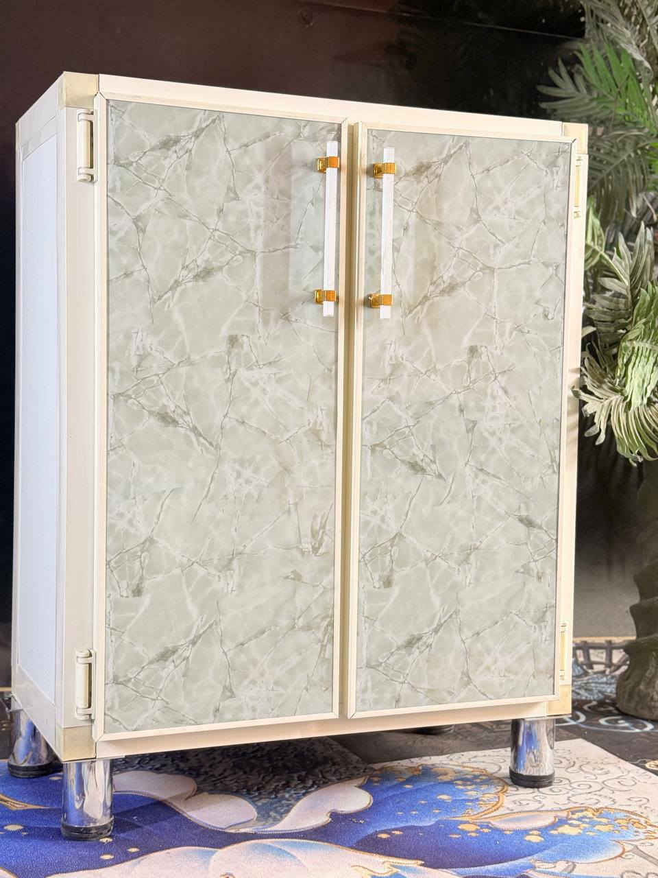 ✨ جزامة أحذية أنيقة من الألمنيوم ✨
📌 المواصفات:
 • بوري ألمنيوم عالي الجودة.
 • رفوف كابون: تمنع الروائح وتحمي الأحذية من الغبار، ومياه الأمطار، وأشعة الشمس.
 • أرجل سل استيل لمتانة وثبات أكبر.
 • عدد الخانات: 4

📏 القياسات:
 • الارتفاع: 90 سم
 • العرض: 70 سم
 • العمق: 36 سم
🚘يوجد خدمة توصيل لجمـيع آلمـحآفظـآت 😍للطـلب وآلآسـتفسـآر مـرآسـله آلصـفحه

( خطوات الحجز ) 
1 - ارسال صورة الموديل 🌠
2 -ارسال رقم الهاتف 📞 والعنوان 🏡


**إذا كنت صاحب هذا الإعلان وتريد حذفه لأي سبب، رجاءا أرسل رسالة إلى الدعم الفني**