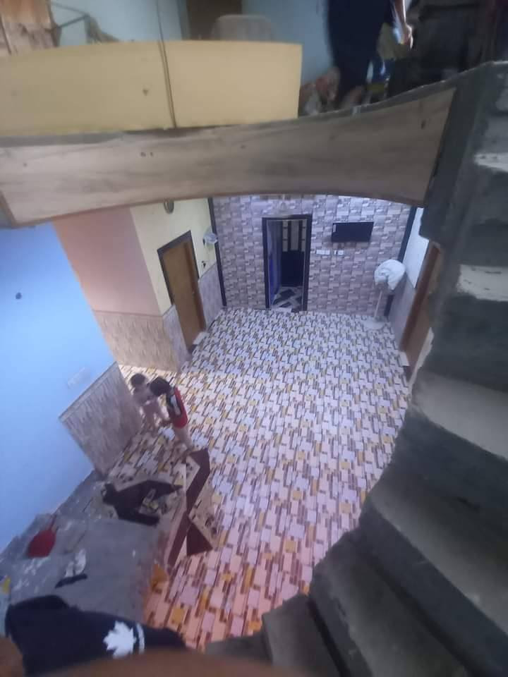 دار للبيع او الايجار 3غرف وصاله ومناور عدد2+كراج مساحة البناء200م طابقين الطابق الاول بناء طابوق والطابق الثاني بناء بلوك تاجريان الطابق الثاني غرفتين وصاله وحمام يحتاج فقط لبخ وسراميك كهربء وماء واصل 
الدار باسمي وقف سني تحويل ثاني يوم
بسم المشتري
العنوان طريق الوسطي قرب مدرسة الصفره شارع قمر بني هاشم الاتصال علئ الرقم مباشر بدون دلال ملاحضه للايجار او البيع
بالنسبه للجيران ذهب الذهب منطقتي امنه 100%
هاتف ***********
