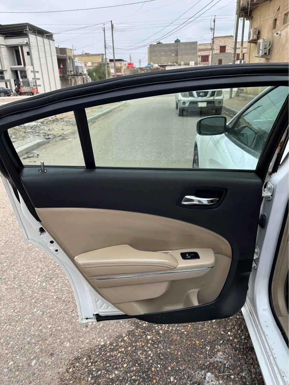 السلام عليكم دوج جارجر موديل ٢٠١٢ كندي كفاله ضربه وصبغ رقم بصره دولي داخل بيجي شاشه جبيره كير طياره 
جاهزه للاخير تخم تاير حداده عربانه خلفيه كله جديد ماناقصهه شي عنواني بصره شط العرب ***********
مراوس بكورلا حسب القناعه Singapore
