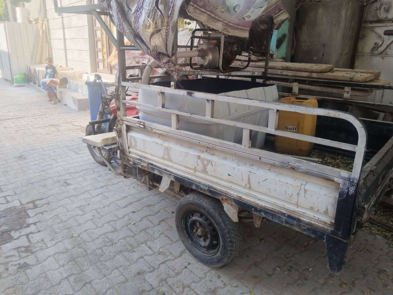 سلام عليكم ستوته مال سمج كامله هيه وغراضهه بغداد الحريه الثانيه 650 وبيهه مجال قليل ***********

