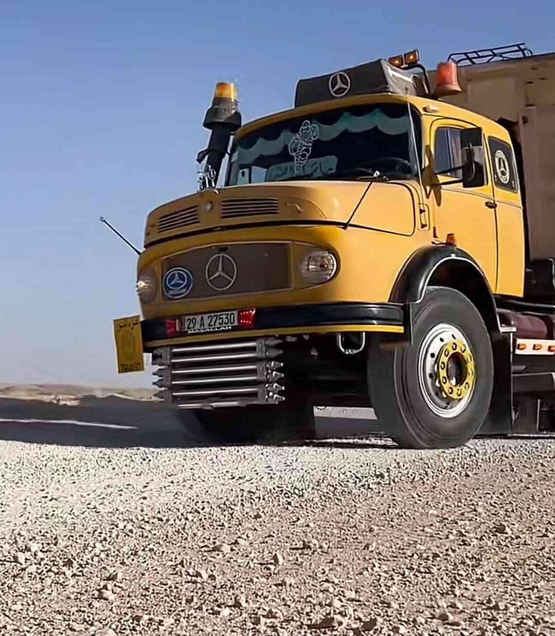 سلام عليكم اقجم للبيع سياره جاهزه من كلشي محرك سوبر لا تنقيص ولا تبخير سياره جاهزه من كلشي مكفوله كفاله عامه شغل وطلع للشغل ارقام انكليزي سنويه جديده شرط تحويل عربانه كفاله عامه /رقم الهاتف ***********

