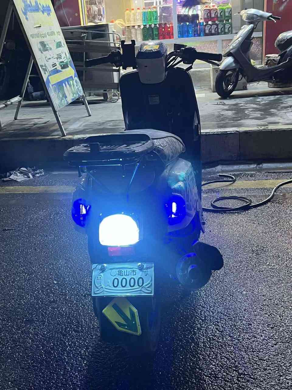 ماكس بوليسي للبيع سعر 700وبي مجال دراجة خير من اللة العنوان صلاح الدين قضاء الدجيل الرقم ***********
