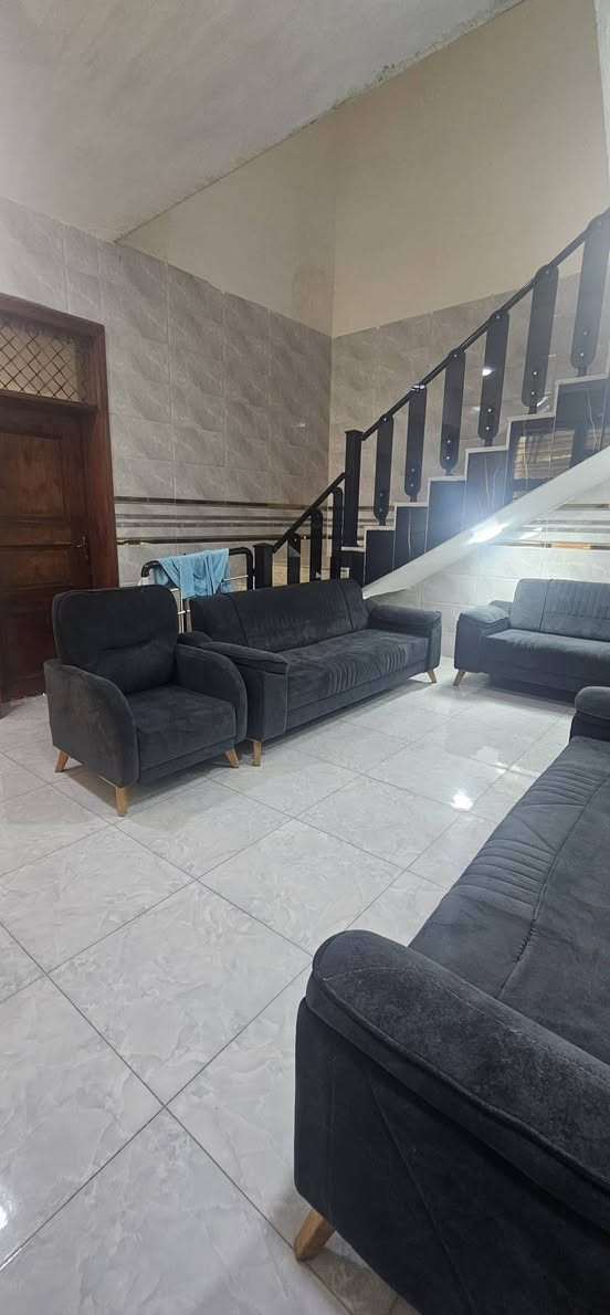 يالله بيت للبيع طابو زراعي سند 25 مساحه 260 متر  يتكون من غرفتين نوم وصاله ومطبخ وستقبال صحيات داخليه وخارجيه منور طارمه كراج سياره حديقه بناء حديث درجى اولى طابوك جمهوري صب مسلح 
العنوان طوريج حي المستقبل مقابيل حي الجمعيه 
معروض لدى مكتب بيروت للعقار الكائن في طوريج حي الجمعيه 
للتواصل ***********//***********

