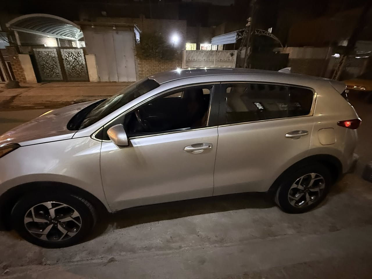 سلام عليكم 
سبورتج 
موديل 2020 
وارد أمريكي 
ماشية 81 
محرك 2400 
حادث جاملغ وبنيد 
سعر 165 وبيها مجال للطيبين 
مكان بغداد 
رقم تلفون ***********
