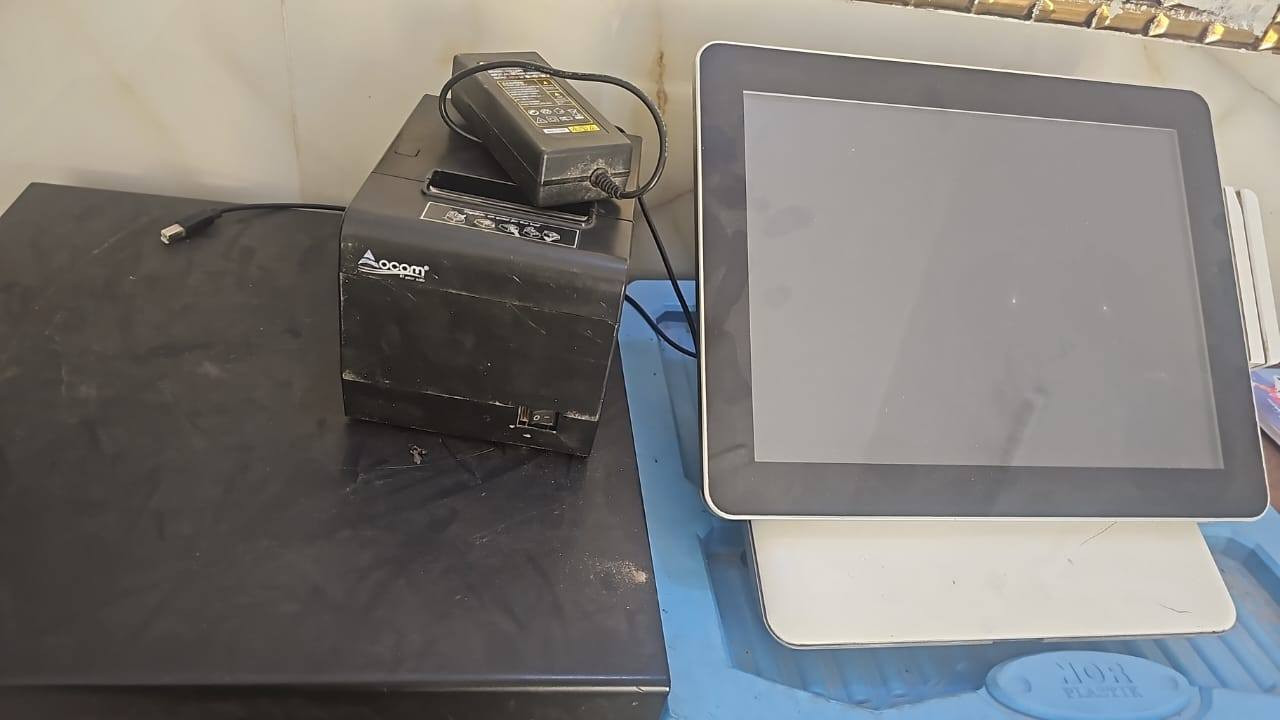 السلام عليكم كاشير البيع سعر مناسب 350رقم وتساب‏‪0772 355 9743‬‏
