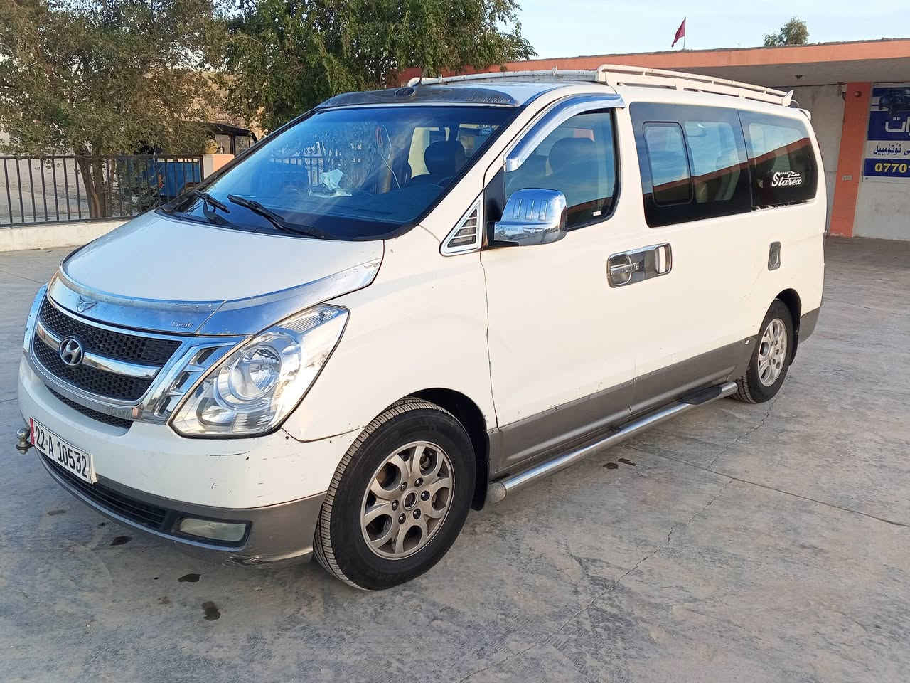 للبيع سيارة ستاركس جاهزة ( 11 ) راكب موديل ( 2012 ) فول رقم اربيل محرك كير مكفولة سنوية جديدة بأسمي هيئة والخط جديد تمام مية مية تايرات جدد مكان السيارة محافظة ديالى 
الإتصال بالرقم  (  ***********  )
