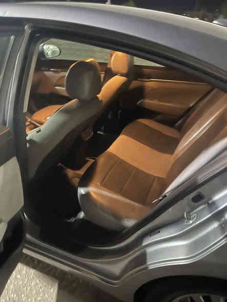 سلام عليكم سياره الانترا  مديل 2017 سياره فول عده الفتحه سياره حادثه قبق جنطه وجاملغ وباب بدون دواخل سياره جديده مانقصه شي معرضه ١٢٠وبيه مجال الاستفسار الاتصال ***********
