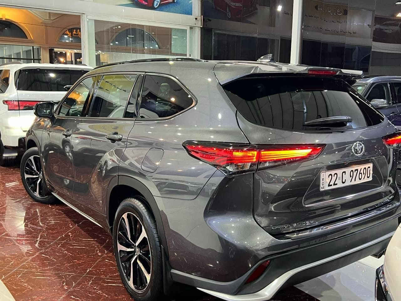 السلام عليكم ورحمة الله
TOYOTA HIGHLANDER, XSE 2022 
فول مواصفات 1/1 
دبل اكسل awd 
محرك 6 سلندر 3500cc
بصمة 
سلايد
كشنات جلد 
كشنات كهرباء 
كشنات خلفية منفصلة vip 
تدفئة كشنات 
صندوق كهرباء 
رادر امامي 
رادار بالمري 
اشاير بالمري 
وباقي الموصفات 

السيارة بانزين مو هايبرد 
ماشية 78 الف كليو رقم اربيل مكاني بغداد 
السيارة كلين كفالة عامة بدون حادث و صبغ 

السعر 35الف دولار 
للتواصل *********** واتساب فقط

