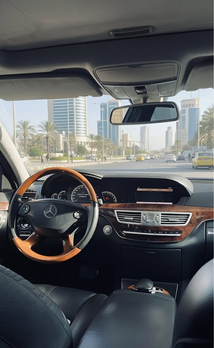 ﷽

السلام عليكم 
S_Class 
موديل 2008. 350s
العداد : 143 الف كم 
لون السيارة : نيلي 

السيارة وارد خليجي… فقط بي قطعتين كلير 
جديدة جدا 

مواصفات 
الكاميرا الخلفية .سقف بانورامي .التحكم على المنحدرات .
تدفئة المقاعد .تبريد المقاعد .فتحة السقف .بصمة .مراقبة نقطة العميا . التحكم التلقائي في درجة الحرارة . أبواب وصندوق شفط . لايتات زينون . خمسة برادات كهربائية .باب طويل فول موصفات .
حساسات امامي خلفي .  12 ايرباك  .ستيرن كهرباء 
سستم صوت هارمن كاردن . 

بشرط 
السيارة مرقم كركوك كامل قرار 48

السعر 150$ بي مجال 
رقم ***********
