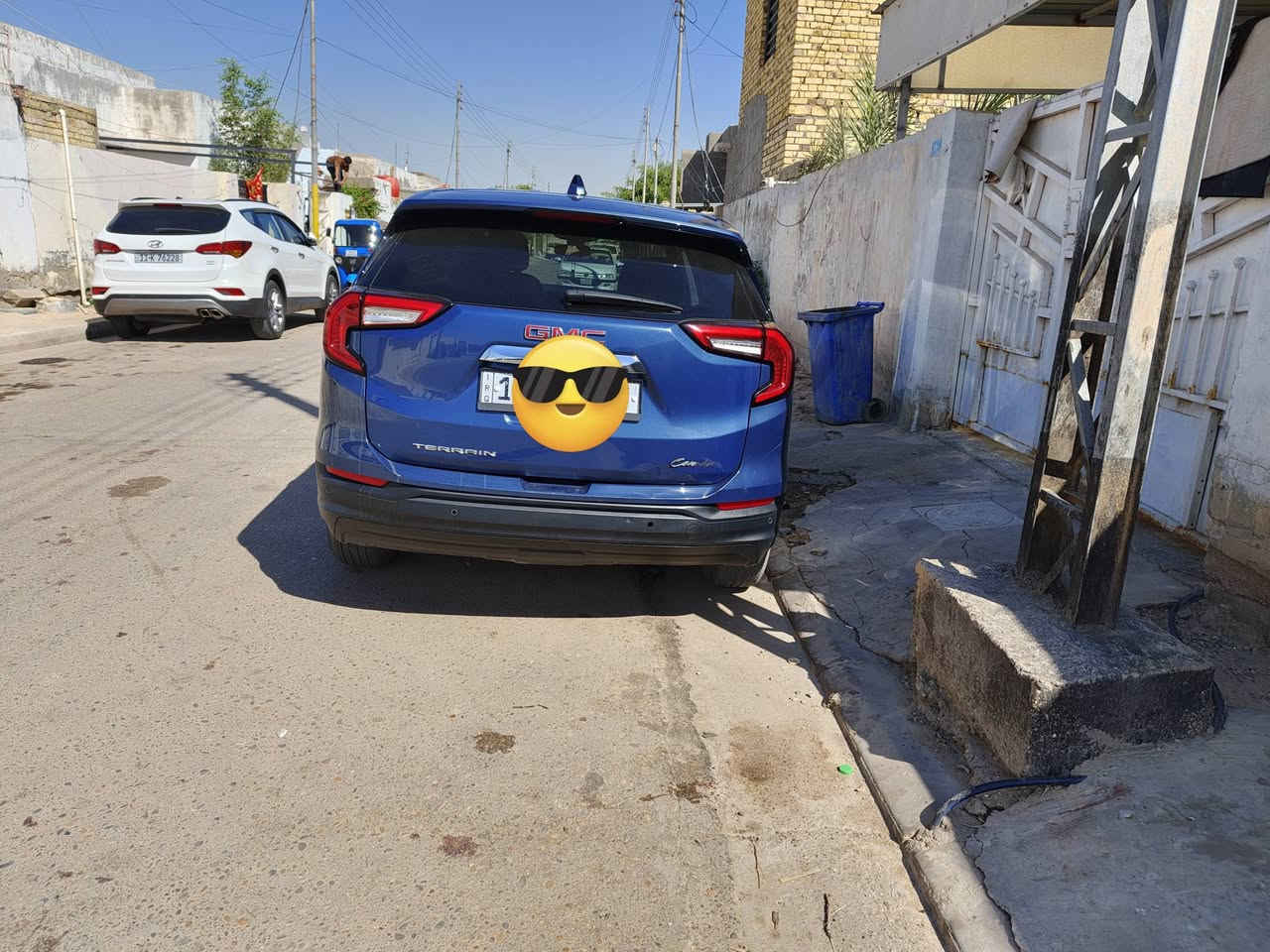 نوع السيارة والموديل: GMC Terrain SLE 2024
الوارد: امريكي
الحادث:  باللايت الامامي جهة السايق وواصل للـ لغد علما أنه ما واصل للراديتر يعني بغاز الشركة بعدهه
الصبغ: بدون صبغ فقط البنيد والدعامية 
الدواخل: لون اسود مع مقاعد حضن رياضي مريح 
الايرباك: بدون ايرباك
الممشى: 32000 قابل للزيادة
حجم المحرك: 1500 توربو
المكان+المنطقة: ميسان - العمارة - حي السياسيين 
السعر: 195 ورقة
رقم الهاتف: ***********
جميع المواصفات: معروفة عند كتابة نوع السيارة في گوگل
ملاحظات إضافية (إن وجدت): السيارة توجد فيها بعض الطخات البسيطة وتم تبديل حدادية السيارة بالكامل مع تخم تايرات جديد حاليا
