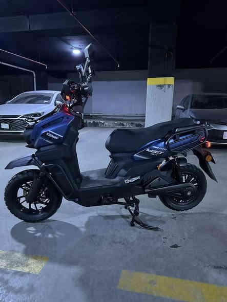 دراجة شحن اباتشي براند keeway من عجلة الخليج 
جديده لوك اخت الزيرو 
شخط ما بيها
1- ملف 2000w
2- ست بطاريات ليثيوم 32 امبير 
3- السرعة 70 كيلو 
دراجة بحالة ممتازة ومابيها نقص تشغلها وتنطلق 
للتواصل خاص او*********** العنوان السيديه
