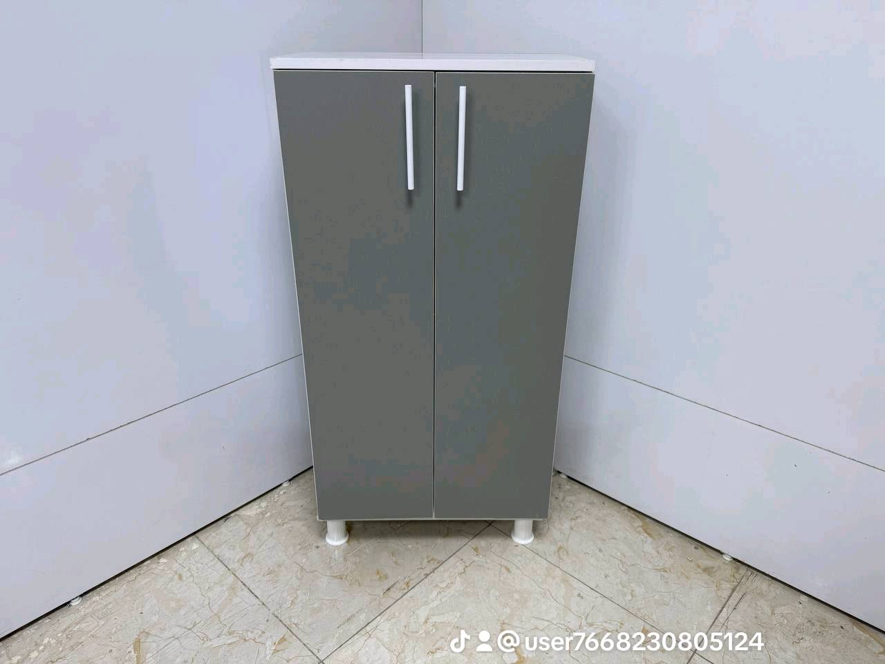 الجديد فقط لدى معرض النعيمي ❤️
جزامه خشب 

القياسات 
120 سم الارتفاع 
 60 سم العرض 
33سم العمق 

السعر  70الف 
التوصيل بغداد 5 الاف 
محافظات 10 الاف
