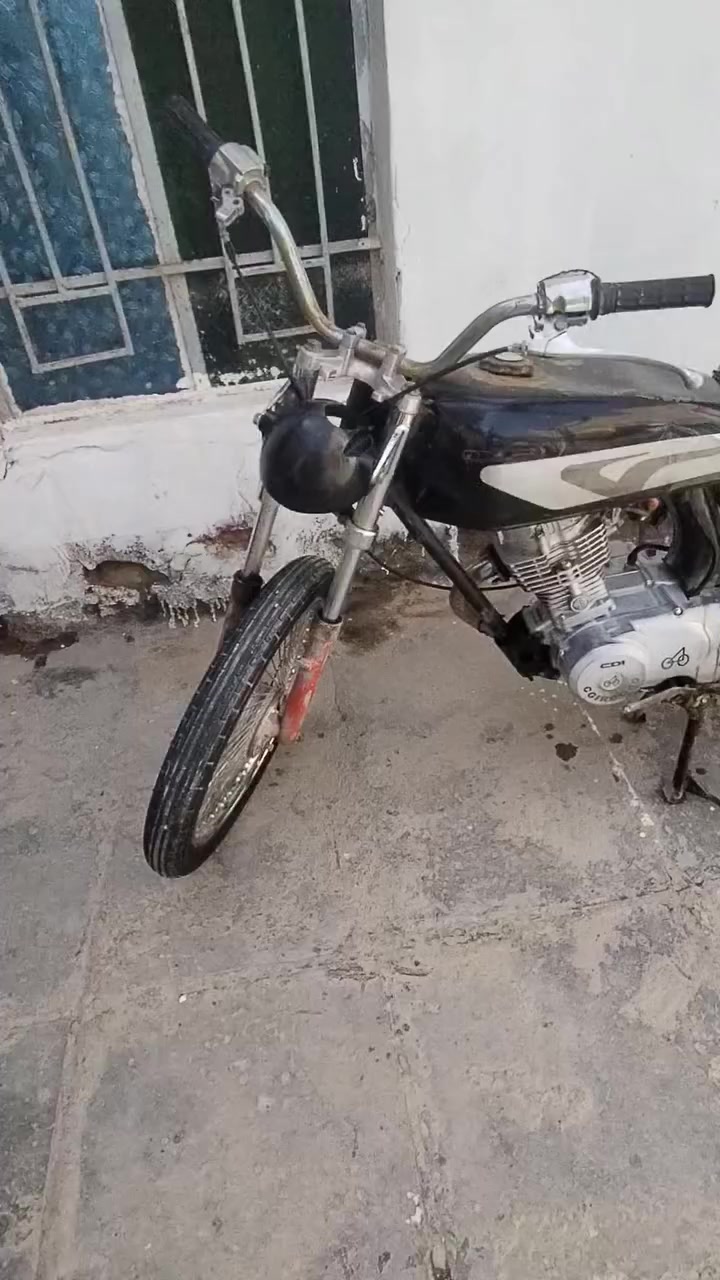 دراجه موديل 16 أوراق كامله
سعر 275 وبيها مجال الشراي مكان قضاء الرفاعي مقابيل مصرف هذا رقمي ***********
