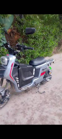 دراجة كهربائية • بطاريات قوية • حالة ممتازة