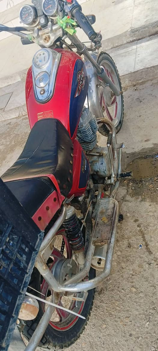 سلام عليكم دراجه دايموته اوراق اصوليه. دراجه كامله مابيها نقص كهربائيات شغاله كلها. دراجه حلوه السعر 650 وبيها مجال او اراوس بتايموته (بيضاء )
 مكاني الناصريه غراف. 
***********
