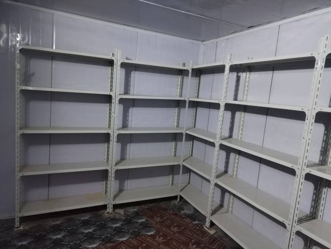 رفوف للبيع نضيفات جدا للاستفسار الاتصال  ع رقم ***********
