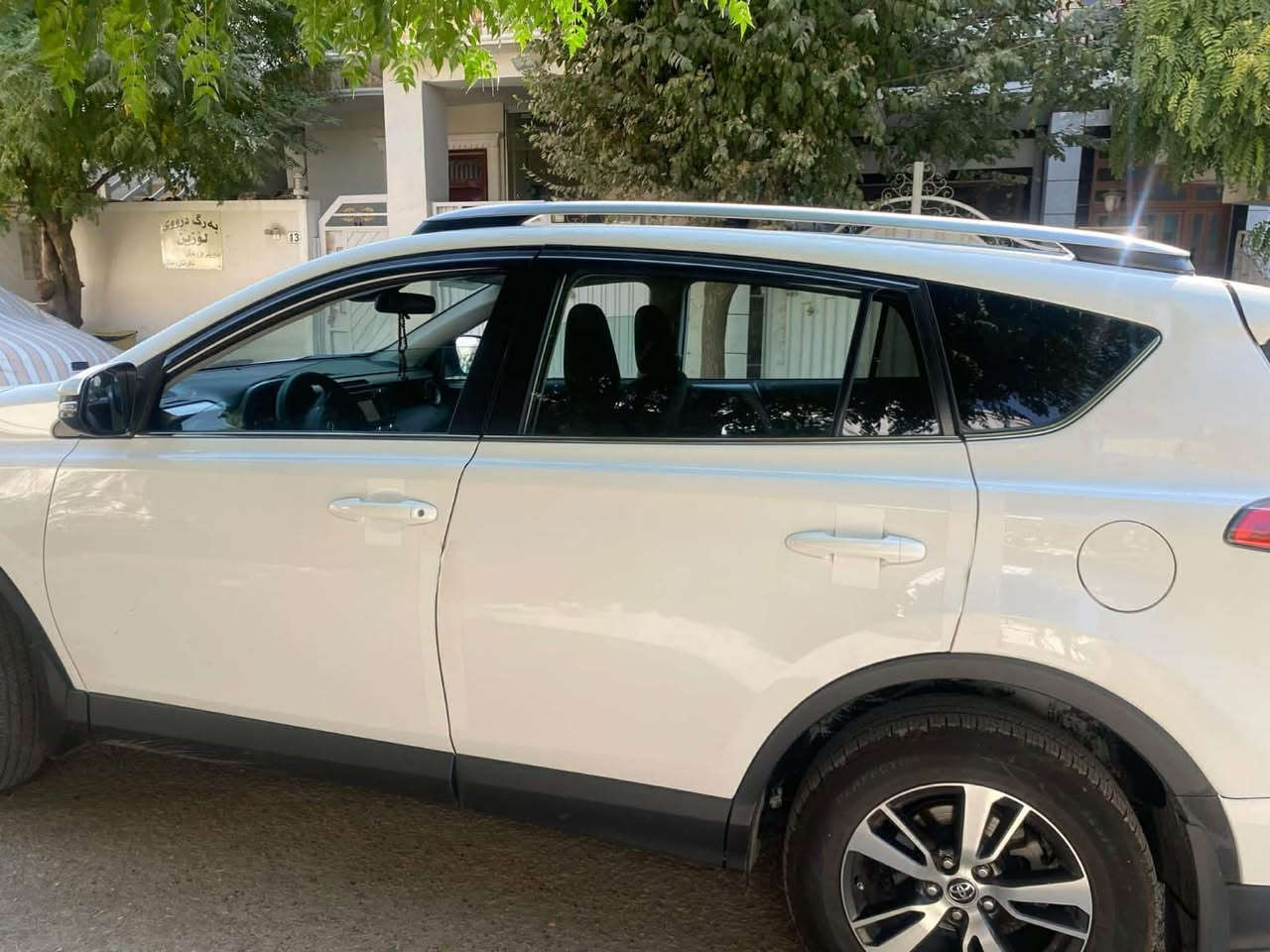 سلام عليكم تويوتا رافور 2017  رقم سليمانية
قطعتين صبغ بدون دواخل مواصفات LE
سنوية رقم كلة جديد بسمي تحويل وكالة موجودة
تايوات جديد سيارة حلوة جديد
ماشية 115 الف حقيقي بشرط
مكان : سليمانية
سعرة : ١٧٢ بي مجال للشراي
***********
***********
