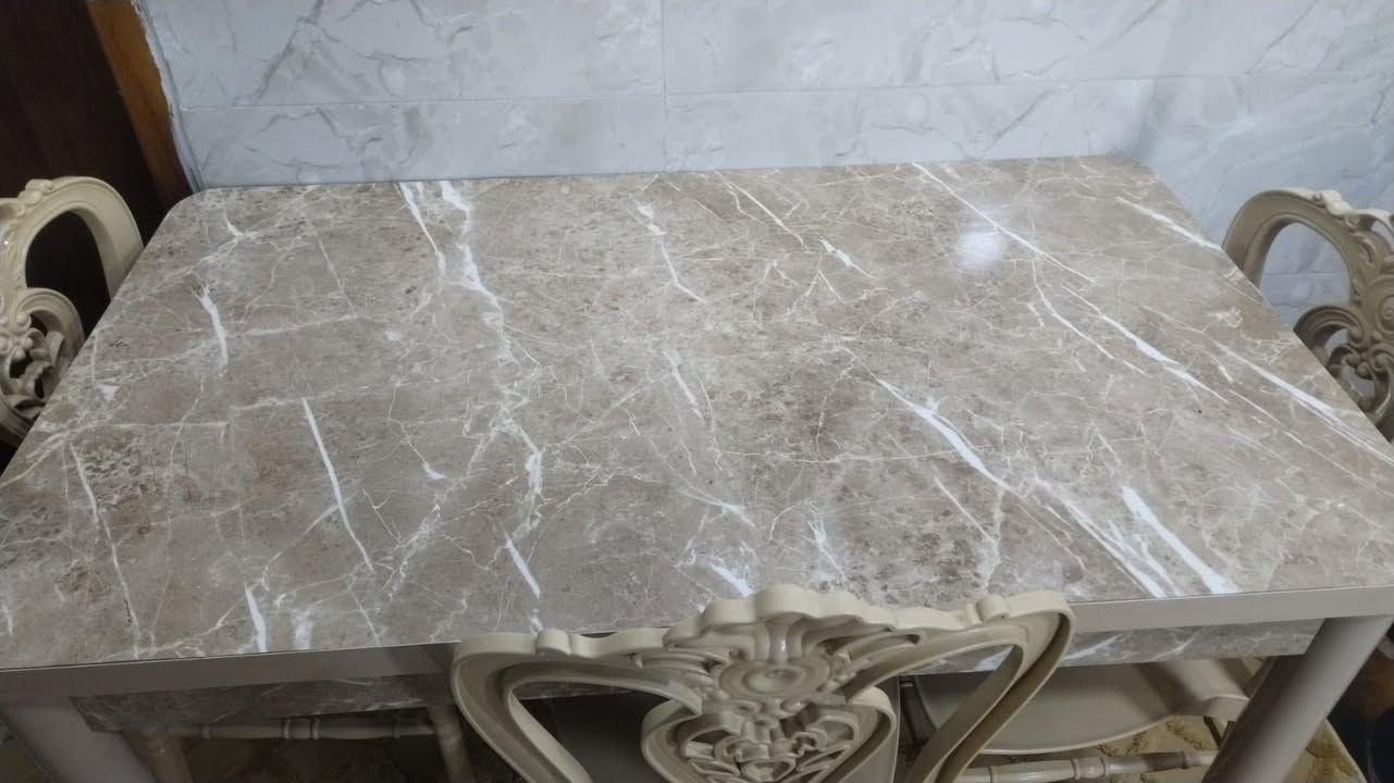 ميز طعام البيع يحتوى عله اربع كراسي ونظافة الميز 100% مكان بغداد العبيدي 
السعر 130 
الرقم والاستفسار ***********
