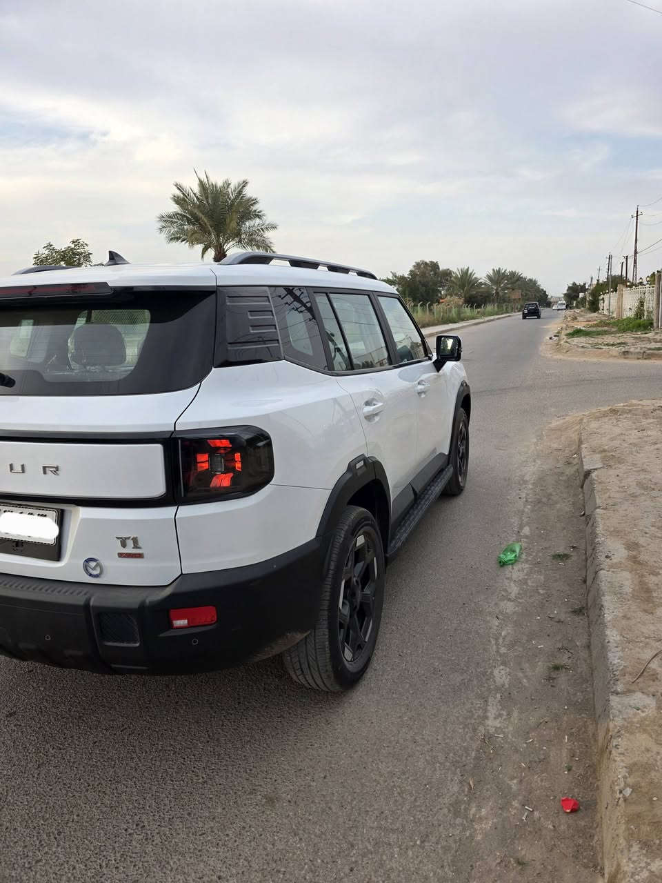 للبيع: جيتور T1 موديل 2025 (بحالة الزيرو) . الممشى: 700 كم فقط. الحالة: نظافة 100%خالية من اى صبغ أو شخوص ، وبكامل إضافات الشركة. المواصفات لكجري: محرك2000 توربو بقوة 254 حصان  شاشة لمس ذكية، كاميرات محيطية وفتحة سقف بنروما تشغل عن بعد وأنظمة أمان متطورة.  السيارة مسجلة بلوحات (بغداد ) وجاهزة لتحويل فوراً السعر 24.3 $ (شدتين 43 ورقة) وقابل للتفاوض البسيط الجادين. الموقع: #بغداد للتواصل: *********** رقم صاحب السيارة
