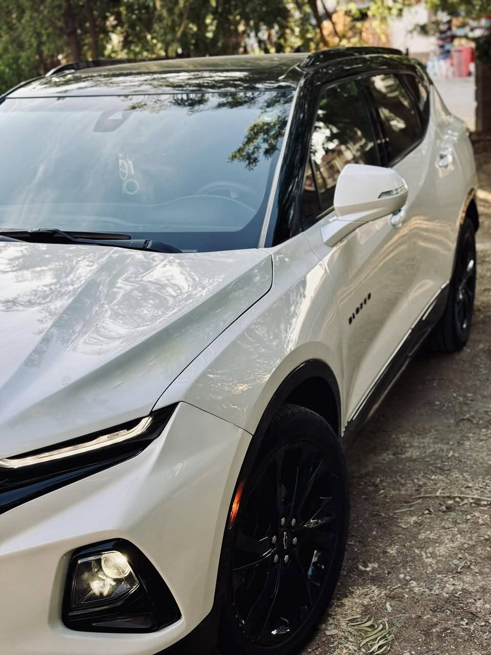 📌شوفرليت بلايزر  2022 RS 
🔹رقم أربيل جديد 

📌حجم محرك : 6 سلندر 3.6 
🔹عدد المسافات 60000

📌اللون : صدفي سقف اسود بانوراما
🔹بلاك توب 

📌الضرر : جزء من البونيد 
🔹جميع الايرباكات سليمة 

 📌المواصفات : RS فول 
............
🔹بصمة تشغيل
🔹بصمة 4 ابواب 
🔹جنطة شفط كهربائي
🔹فتح الجنطة عن طريق القدم
🔹لايت ليد + نهاري
🔹تحكم وضعيات القيادة
🔹تحكم ستيرن جهتين 
🔹سستم صوت متكامل 
🔹هاند بريك بصمة
🔹منافذ USB
🔹كشنات كهربائي 
🔹تبريد كشنات امامية
🔹تدفئة كشنات اماميه
🔹تدفئة كشنات خلفية
🔹ستيرن تدفئة تبريد 
🔹تبريد قطعتين 
🔹شاشة كار بلي + أندرويد اوتو
🔹رادار امامي جانبي
🔹تحديد مسار 
🔹كاميرات
🔹اوتو ستارت (Auto start)
🔹اوتو ستوب (Auto stop)
🔹مانع انزلاق+ABS
🔹تشغيل عن بعد 
🔹بقية موصفات RS معروفة 

📌لاستفسار ***********
🔹السعر : 255
📍كركوك
