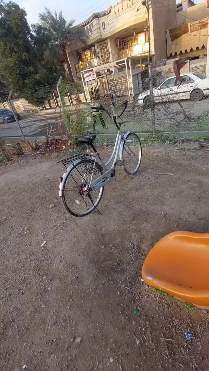 السلام عليكم بايسكل بناتي للبيع حجم 26 الموديل 2020 كامل مكمل ماعدا البريك الامامي مابي بعد اي نقص مابي السعر 75 بي مجال قليل للستفسار *********** موجود واتساب
