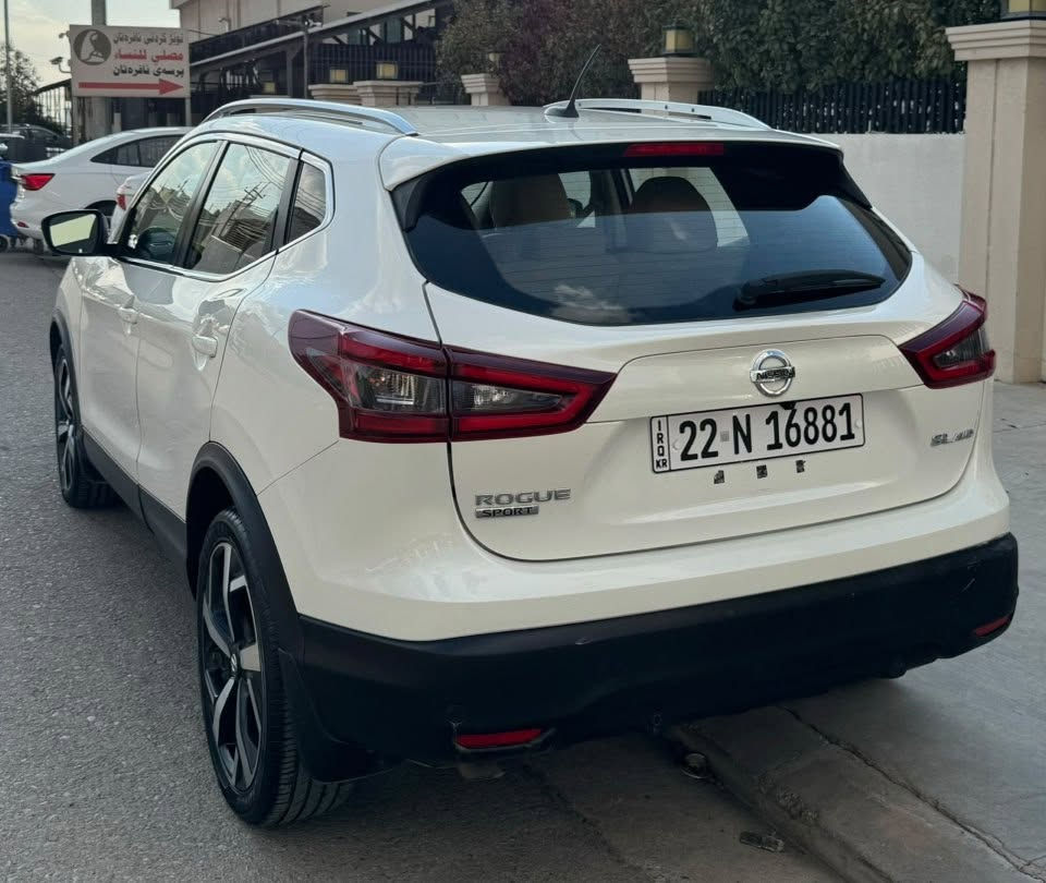 نيسان روگ سبورت2021 Sl فول مواصفات ناوكريمى
92 هةزار كلم رويشتوة
يةك بارجة جاملغى بشتةوة
ايرباگ بةس شانى لاى سةكن 
دبل اكسل
جواربستون مكينة ٢٠
بةصمة شغال
كاميرا
سلايد

***********
شوين- هةولير

