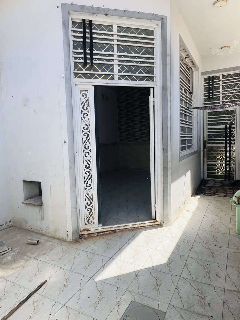 بيت لليجار م١٠٠ متر بحي نداء بل ٥١ ألف وره المصرف قريب عل شارع مجمعات بيتي يجاره ٢٥٠ ألف كل شهر بشهره قفل قفل ٢٥٠ نضيف و جديد البيت فارغ ***********
 ***********
