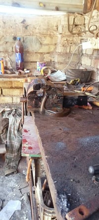 منكنه حديد قديمه  تفتح 15سانتيم  عرض فج 10سانتيم  07711808469 بي واتسا...