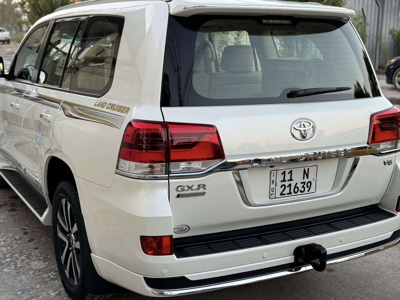 السلام عليكم 
لاندكروز 2019 بريم اصل باب اول
ماشية 86 الف رقم بغداد بسمي السيارة كلش جديدة 

بصمة وتشغيل عن بعد
سلايد روف 
كشنات جلد 
كشنات الامامية كهرباء
صندوك كهرباء
زراك لايت 
لايتات زنون
دشبول ليزري
شاشة ام الدعاء
ديفيدي بالقمارة
مكنيه 6 سلندر 4000
حساس امامي خلفي
السيارة جديدة جدا مكفولة من الصبغ والفتح والشخط

بيها بارد بسيط جداً وممبين
مكاني بغداد البنوك 

السعر 535

***********
