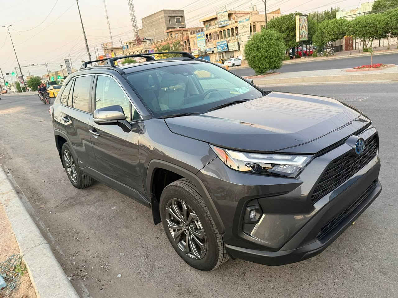السلام عليكم
تيوتا راف فور 2024هايبرد 
XLE بريميوم 
مواصفات السياره كامله فول و تعرفون ال xle 
السياره ماشيه 11 الف ميل فقط 
حادثهة باب صندوق مبدل قطعه اصليه و نص   جاملغ بي صبغ 
للبيع السعر 253
مكاني بغداد منفيس بسمي تحويل ثاني يوم ورقمها يكلف 270الف 
للاستفسار *********** واتس آو ماسنجر
