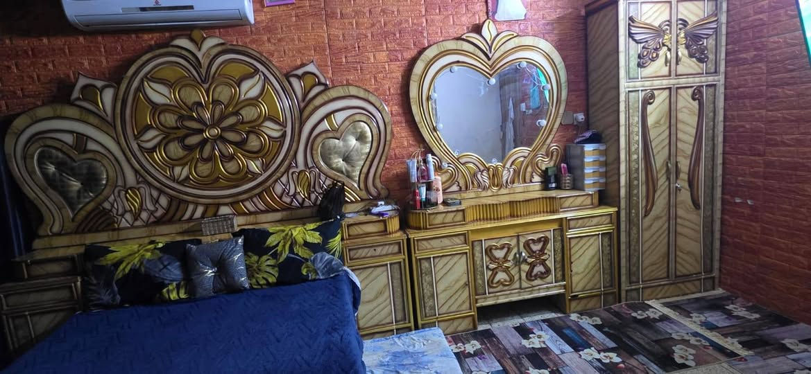 غرفة نوم للبيع جديدة مستخدمة شي قليل مكان بعقوبة ***********
