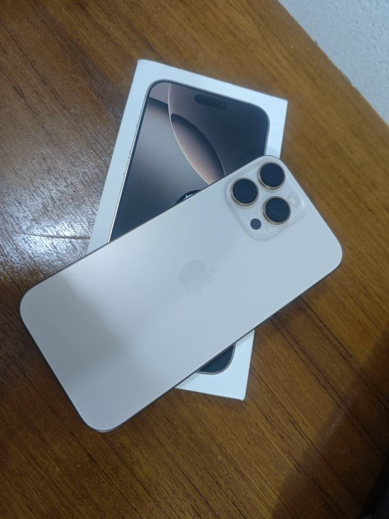 iPhone 16 pro max 
بطاريه 100 مشحون 67
ذاكره 256 
السعر 1550و بي مجال قليل كلش
*********** عمارة, ميسان
