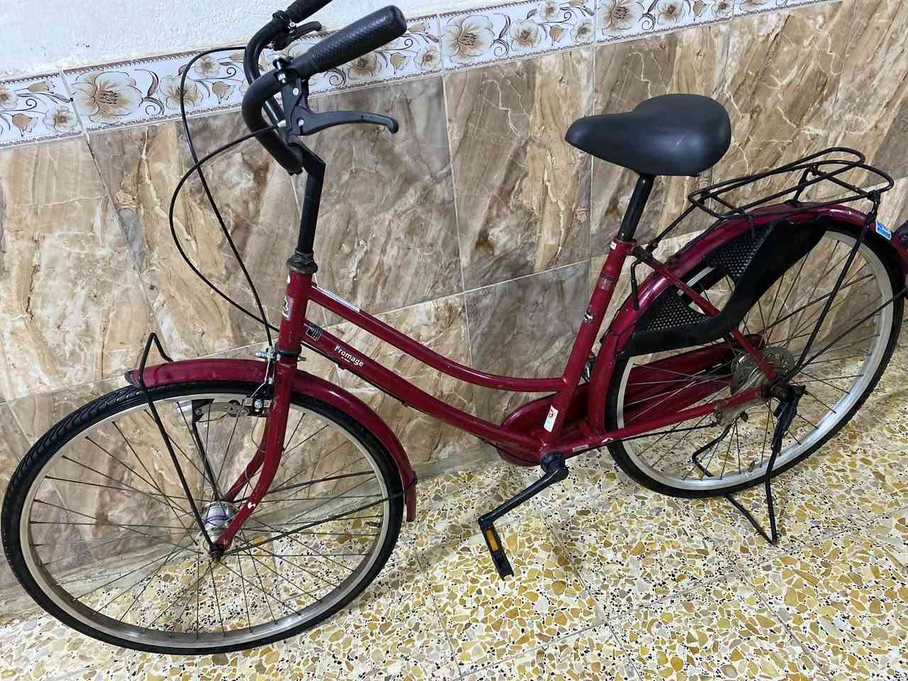 بيسكل بناتي حجم 26 ياباني مال حاويه صارله سبوعين من طالع من الوكيل نضافه 99‎%‎ جاهز ماعوزه اي شي مكاني قطاع 28 شراي اتصل ***********
