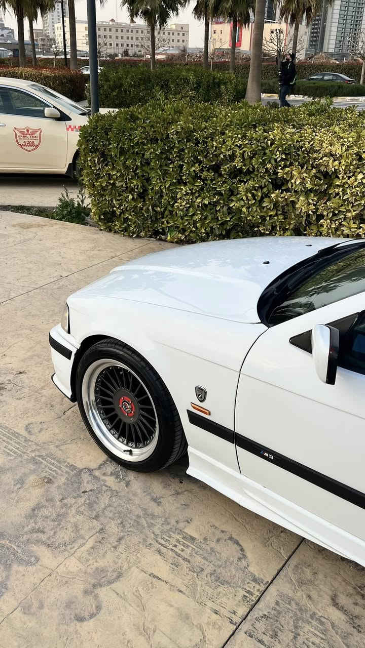 BMW E36 1991 525i
‏E36 بۆ فرۆشتن
مۆدێل: ساڵی ١٩٩١
تایبەتمەندییەکان: دەستکاری کراوە و دووبارە دروستکراوەتەوە بۆ ساڵی ١٩٩٦
شوێن: هەولێر
ڕەنگ: سپی
ناوەوە: پۆشینی چەرم بێج،گوشناکانی کارەبایی و هیتەرە لە دۆخی شەریکە، سوکان M، گێڕ M ی دەستی
ئۆتۆمبێلەکە بێ ڕووداوە، تەنها صبوغی عام کرایتەوە بۆ جوانی جوانکاری تێدایە.
ئۆتۆمبێلەکە گڵۆپی پێشەوەی زینۆن و سیستەمی دەنگی و شاشەی هەیە. هیچ کێشەیەکی  نییە ودینار مەسرەفی تیدانیە ویل تایەی مارکەی تازە بەستراوە. ئۆتۆمبێلەکە تۆماری ساڵانەی ئەسڵی هەیە و گرەنتی 
نەدزراوە.
(65$ معامەلە)
رەقەم تەلەفۆن (***********)whats app

سيارة للبيع  BMW E36
موديل :1991 
مواصفات السيارة: عليها تزويد ومعمرة 1996
اللون: ابيض 
الغرفة الداخلية بيج فرش جلد الغرفة بحالة الوكالة طارة m ناقل الحركة غير عادي m
السيارة خالية حوادث فيها صبغ عام للجمالية فقط 
السيارة مركب اضوية زنون + ساوند سيستم  + شاشة, مابيها اي نقص ومايحتاج ولا دينار  سيارة رقم 
موصل سنوية اصلي وشرط مو مبيوك
