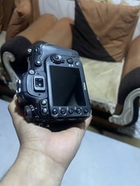 كاميرا 7200 نيكون ملحقاتها وياها  عدسه 18-140 هود  شاحنه بطاريه  كرب ب...