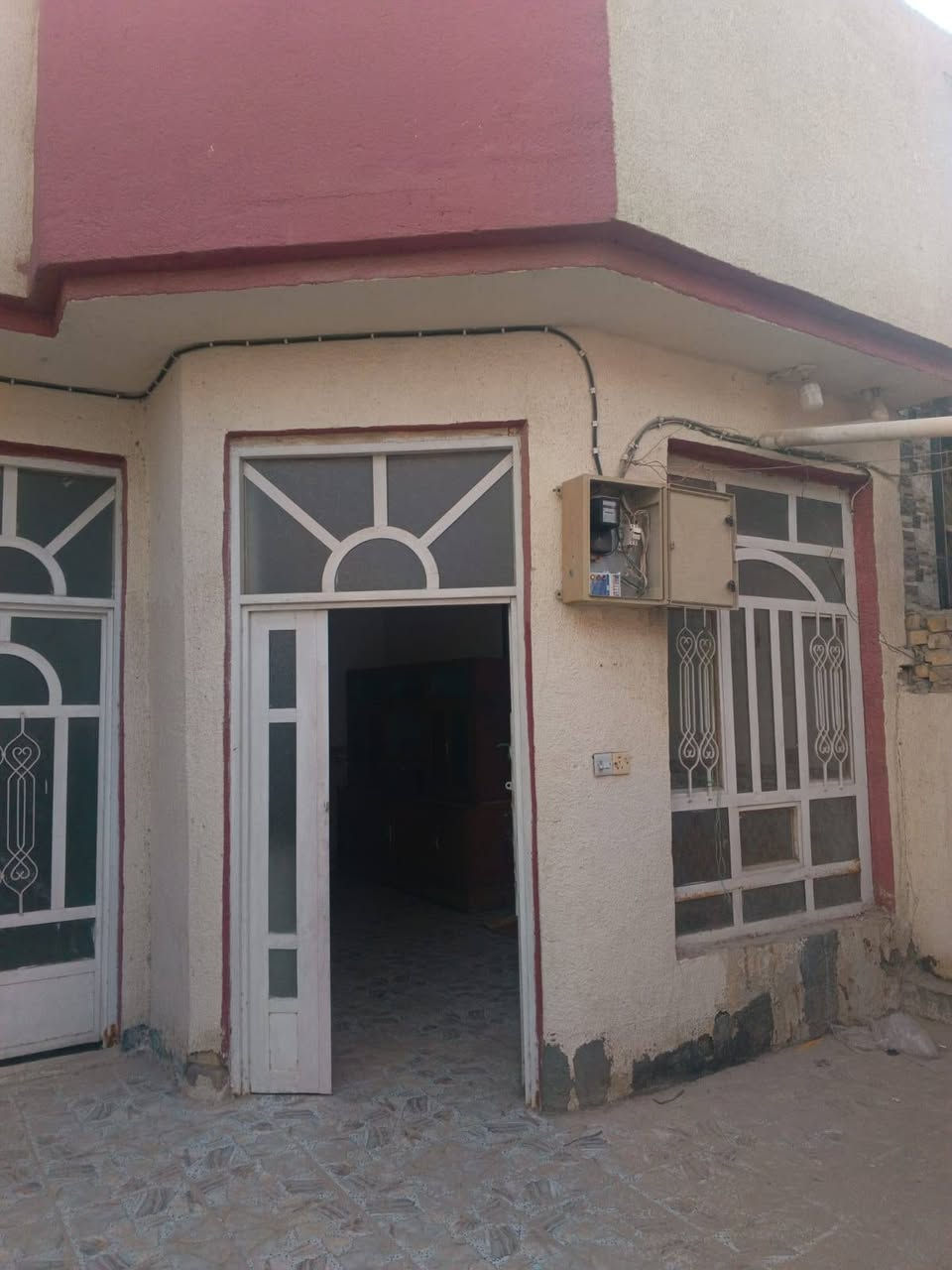 مشتمل للبيع ١٢٠متر ٦في٢٠ طابو صرف بسمي طابق واحد غرفه نوم وحده كلدور صاله مطبخ صيحات داخليه وخارجيه حالين البيت فارغ العنوان حله شارع ٨٠ حي العسكري بساحه الي وره مخبز مهند اوو مقابيل مول سيد زيد استفسار *********** خاص ماكو شراي اتصل ع رقم
